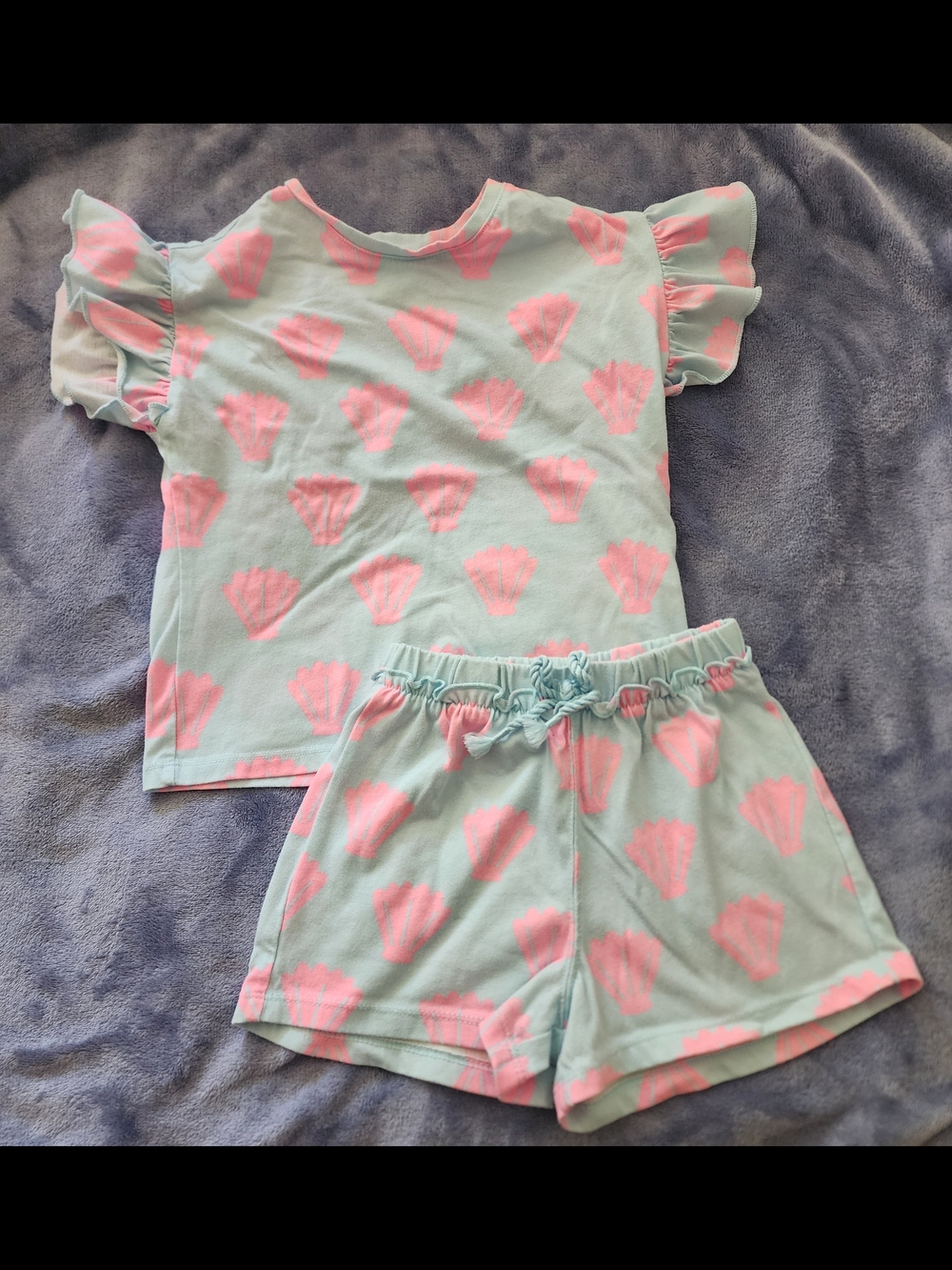 Girls' Pink Shell Print Short Pajama Set - Mint Background